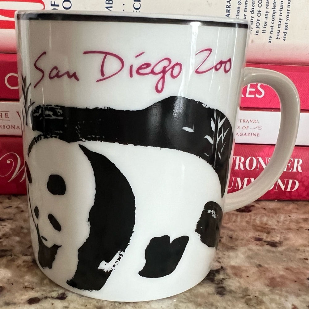 Vintage San Diego Zoo Giant Panda Bear coffee Mug Rare.  Mint condition.